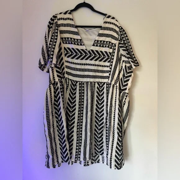 Plus Size Old Navy Black and White pattern Dress - Picture 1 of 4